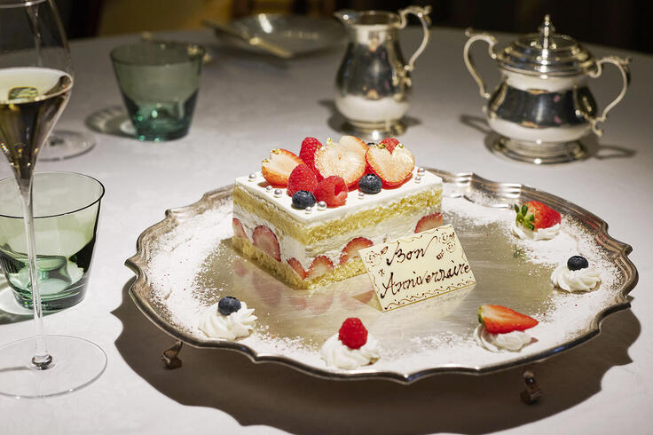 パティシエ特製ホールケーキ　
～メッセージを添えて～　