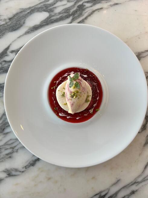 （＋￥660）Fraise, meringue et crème légère, façon Cardinal
