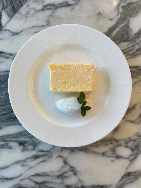 Terrine de fromage
テリーヌ・ド・フロマージュ　棒茶のシャンティクリーム
