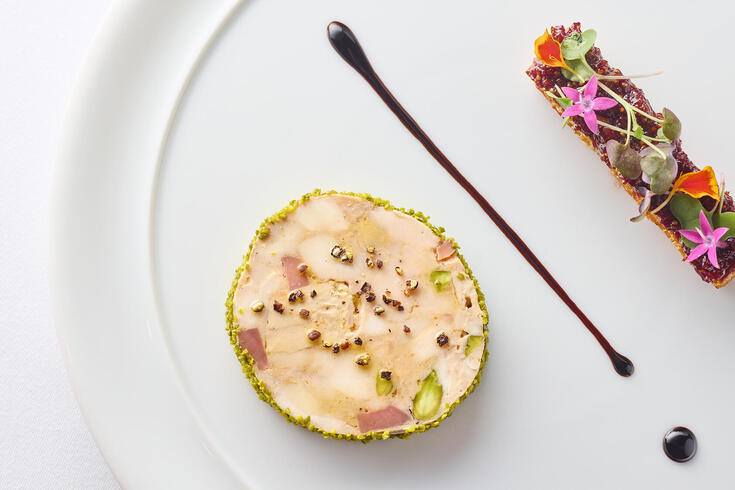 ◆Next season’s menu◆
MENU DE SAISON - Starter
Ballotine of Sakura Chicken and Duck Foie Gras